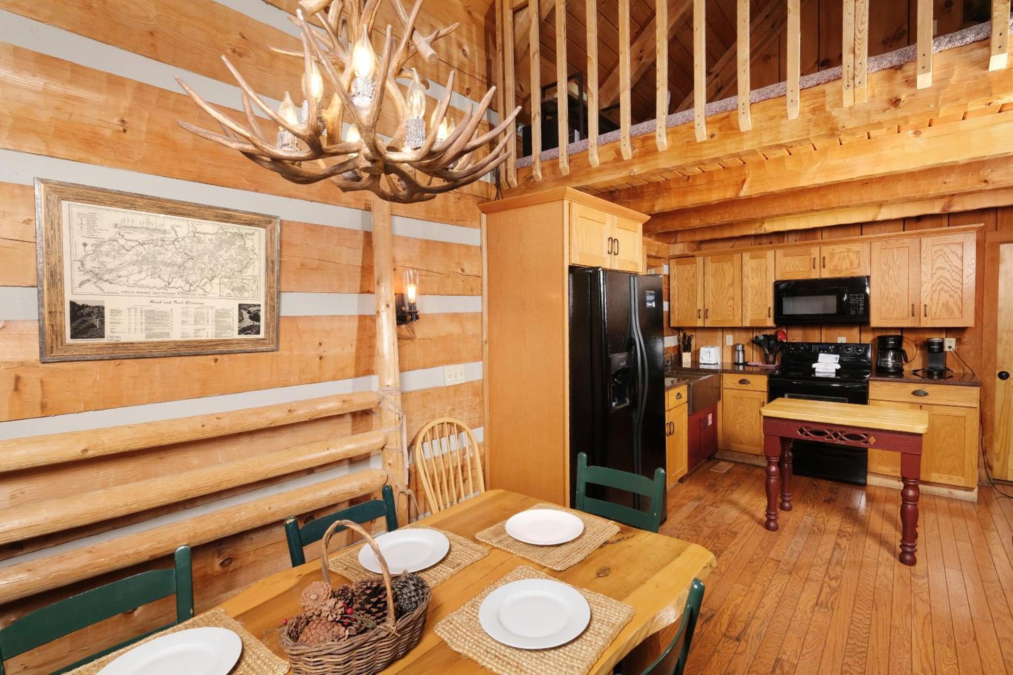 Cozy 1br Stunning Views Hot Tub Fire Pit Free Attraction Tickets Holiday home Pigeon Forge