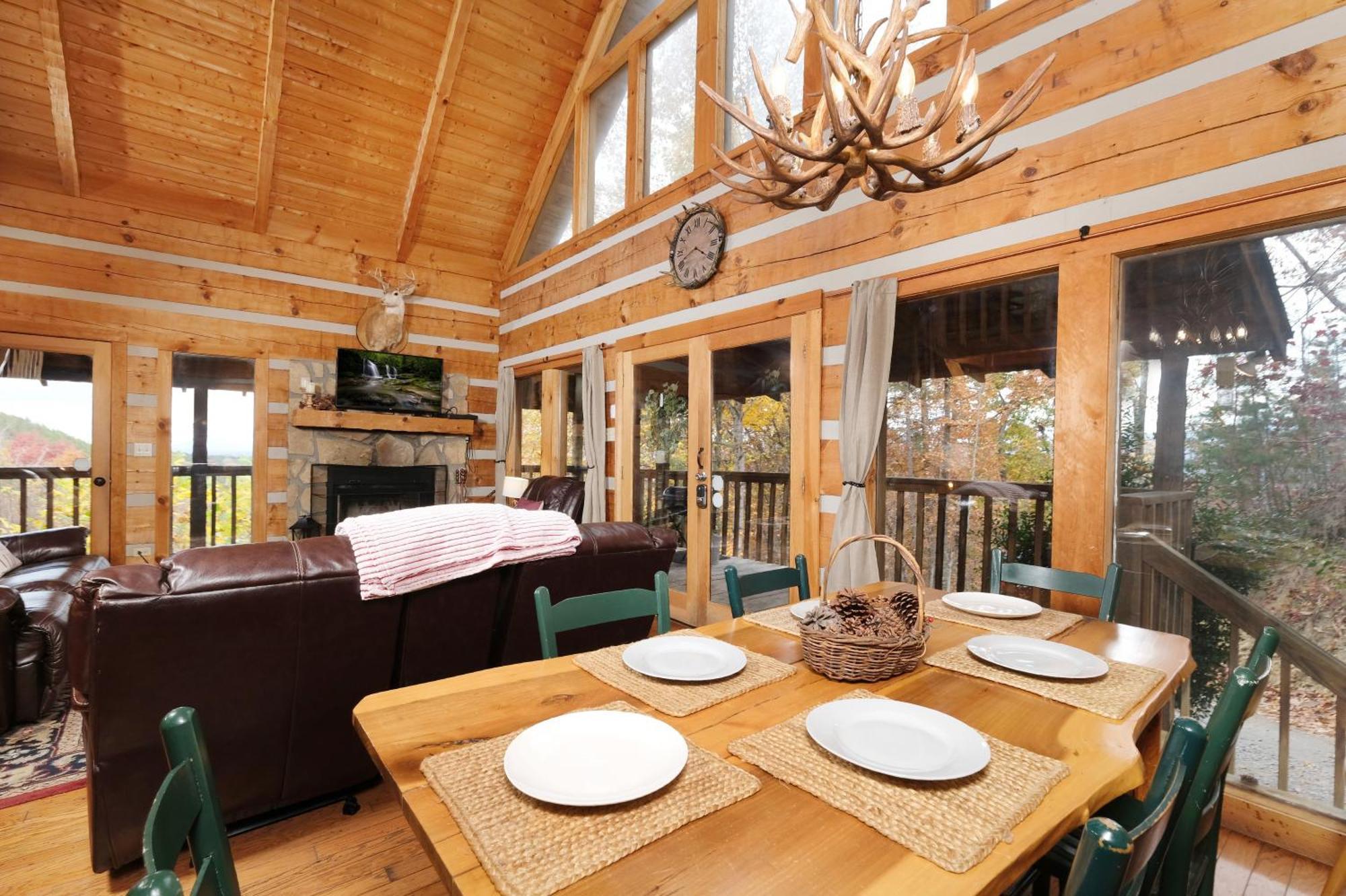 Cozy 1br Stunning Views Hot Tub Fire Pit Free Attraction Tickets Holiday home Pigeon Forge