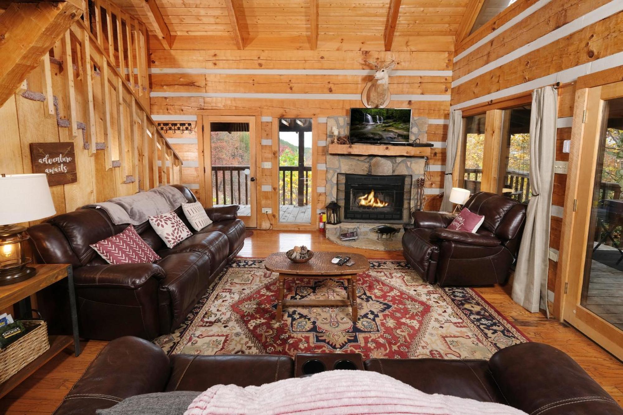 Cozy 1br Stunning Views Hot Tub Fire Pit Free Attraction Tickets Holiday home Pigeon Forge