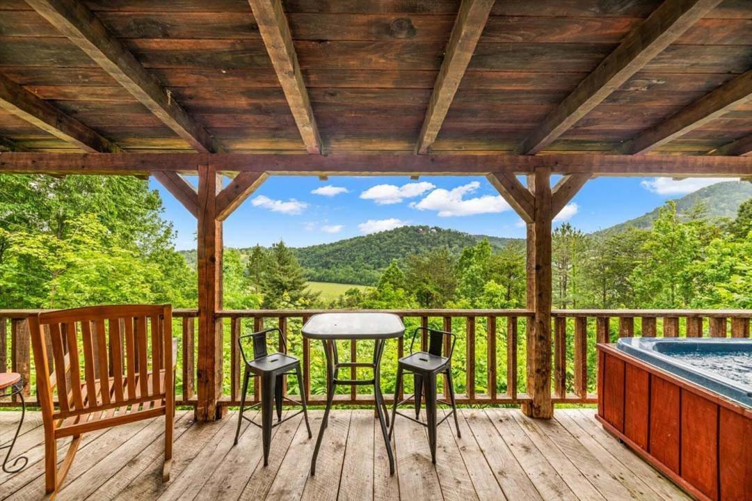 Black Bear's Den By Colonial Pigeon Forge