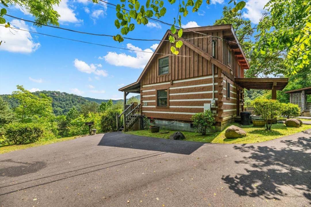 Black Bear's Den By Colonial Holiday home Pigeon Forge