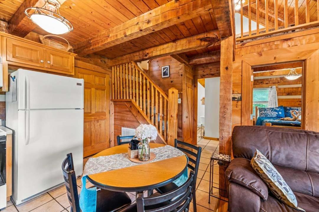 Black Bear's Den By Colonial Holiday home *