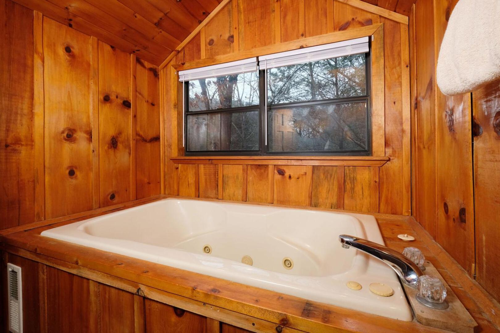 Romantic 1br Hot Tub Free Attraction Tickets Holiday home Pigeon Forge