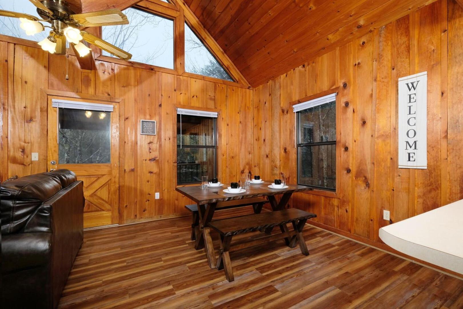 Romantic 1br Hot Tub Free Attraction Tickets Pigeon Forge