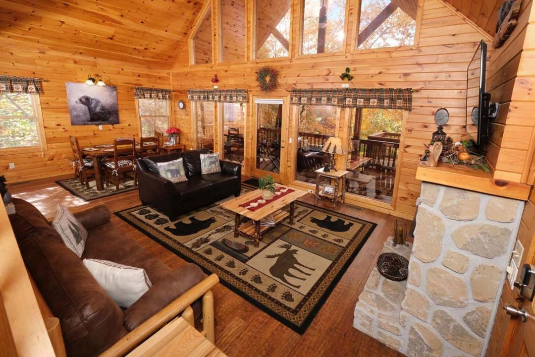 Beauty And The Bear By Colonial Properties Holiday home Pigeon Forge