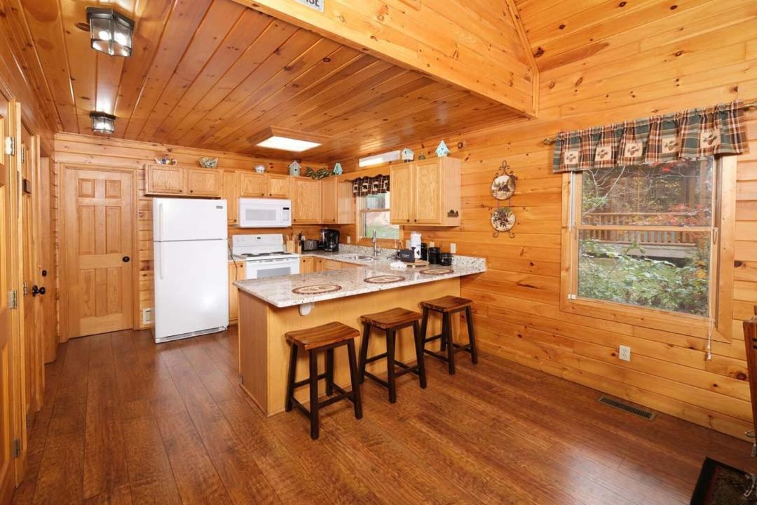 Beauty And The Bear By Colonial Properties Holiday home