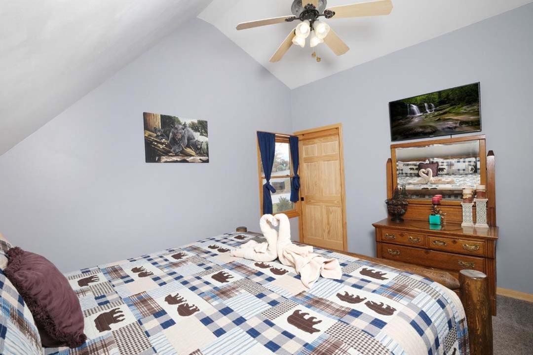 Beauty And The Bear By Colonial Properties Holiday home *