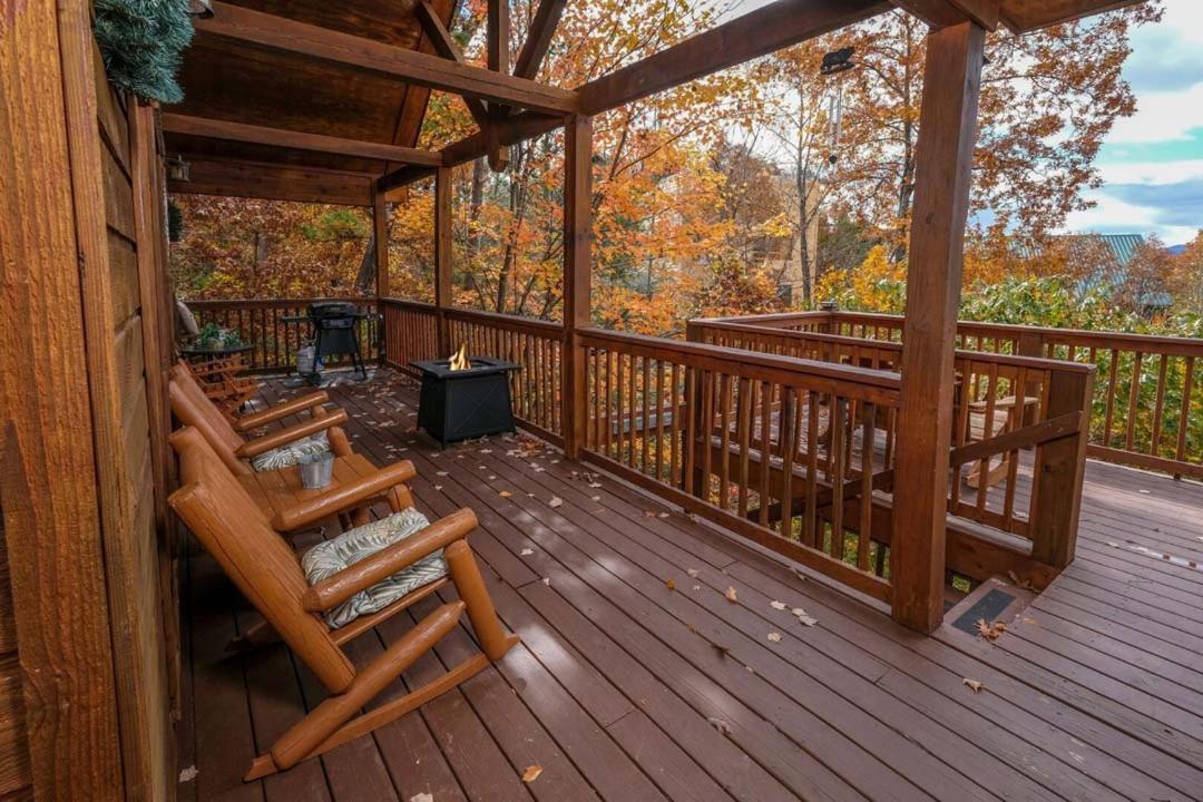 Beauty And The Bear By Colonial Properties Pigeon Forge