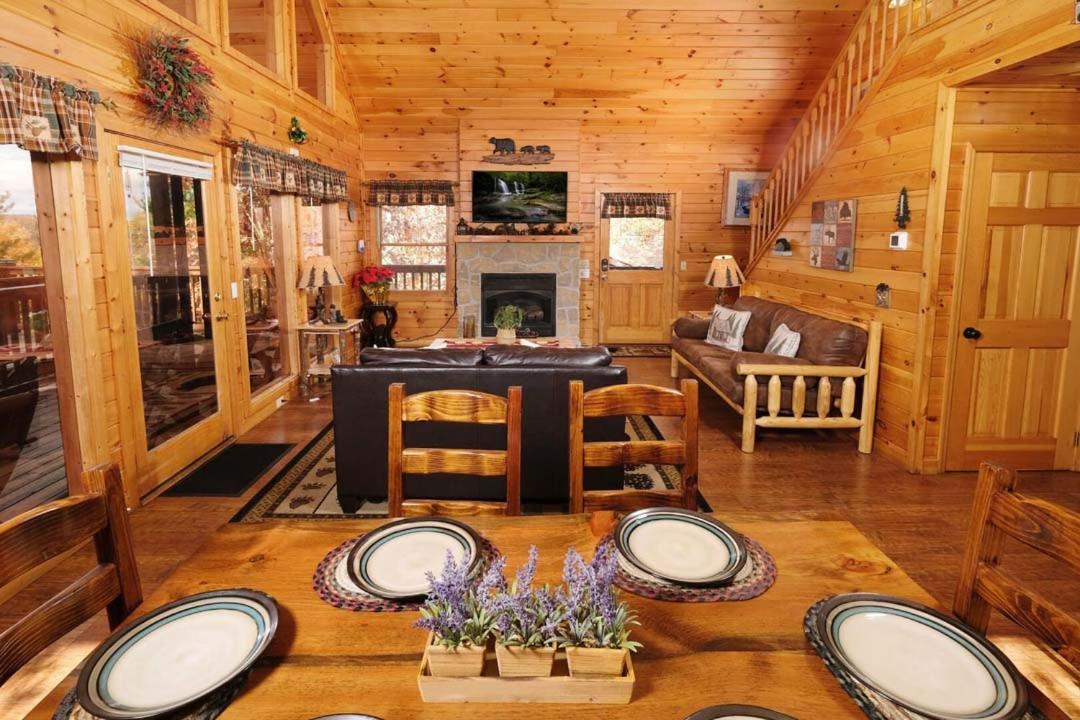 Beauty And The Bear By Colonial Properties * Pigeon Forge