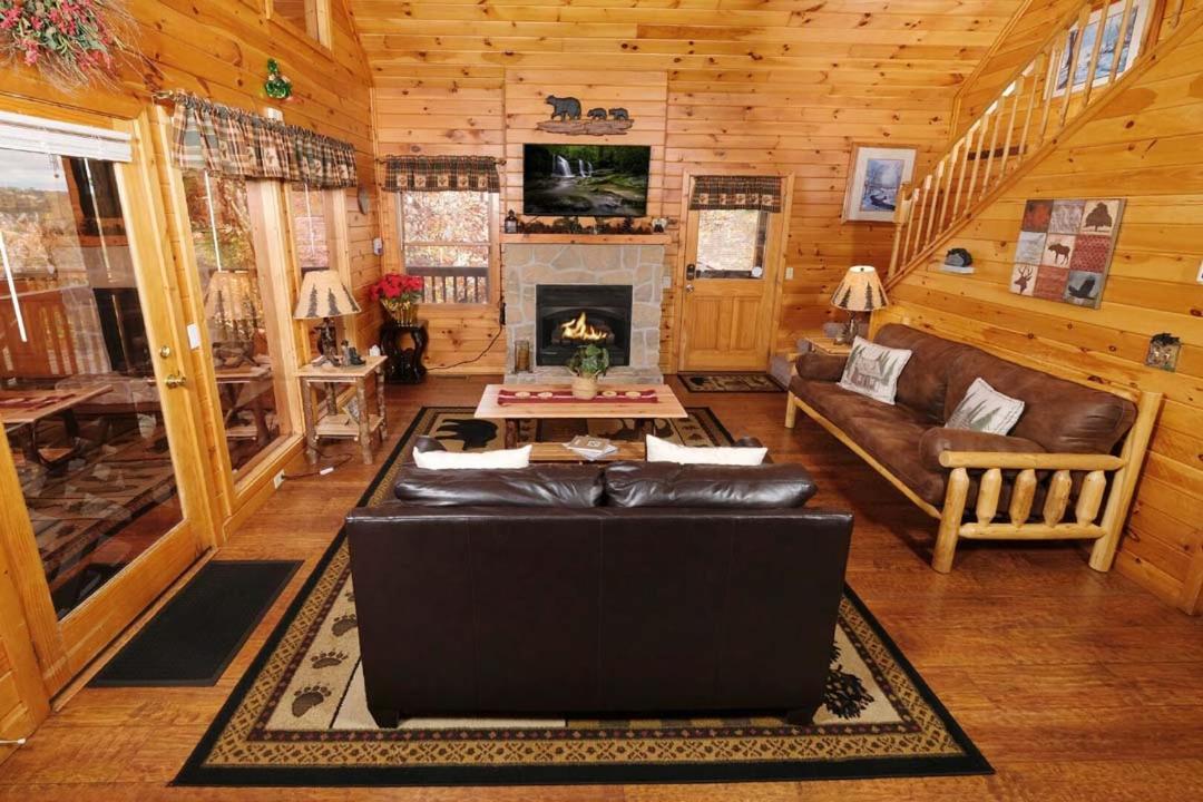Holiday home Beauty And The Bear By Colonial Properties Pigeon Forge