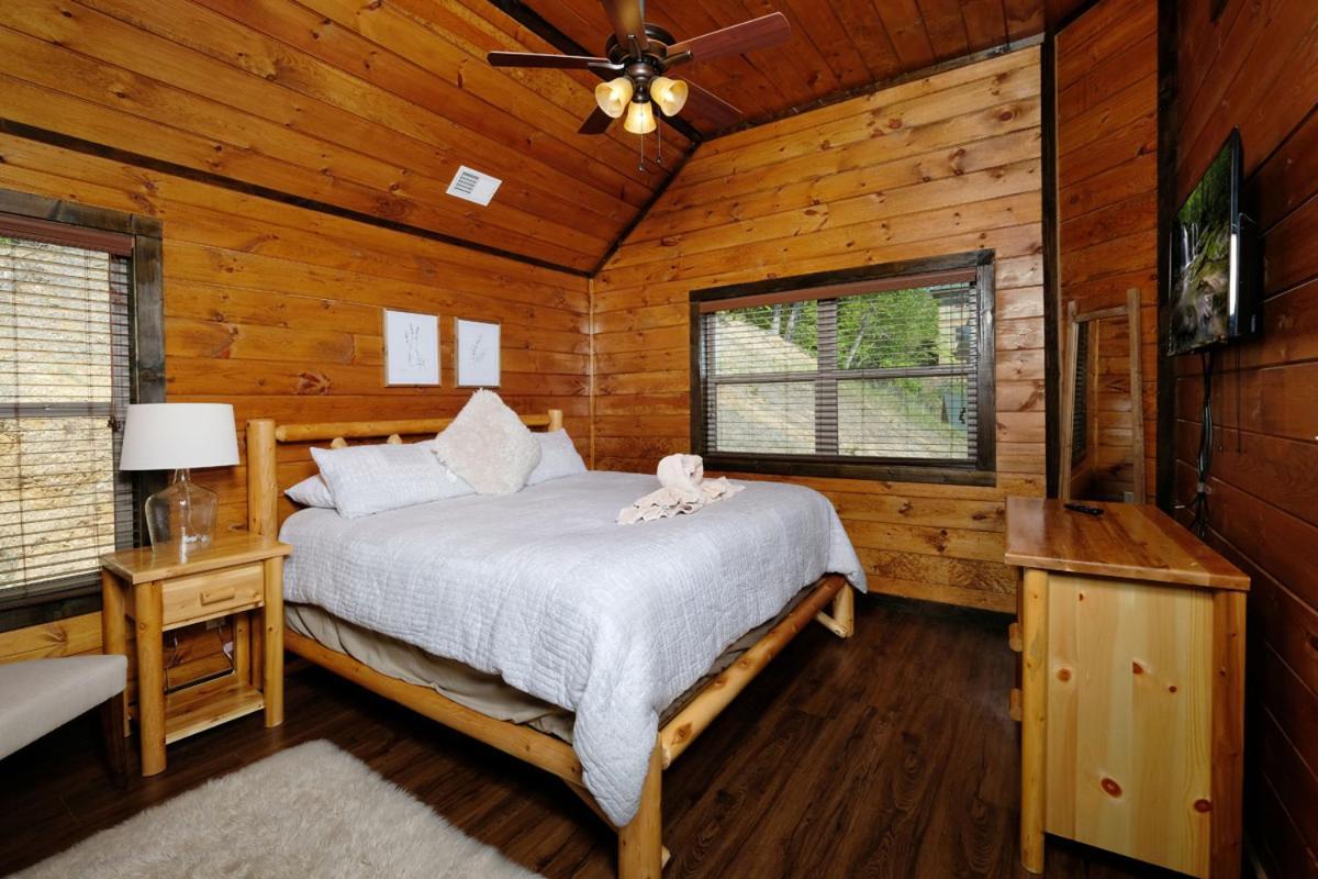Relaxing 2br Just 5 Min To Parkway! Free Attraction Tickets Holiday home Pigeon Forge