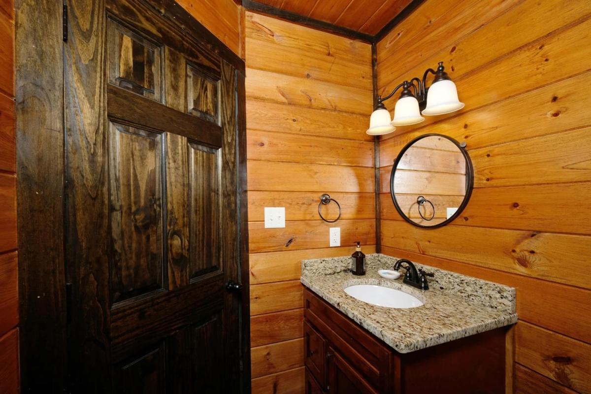 Relaxing 2br Just 5 Min To Parkway! Free Attraction Tickets Holiday home Pigeon Forge