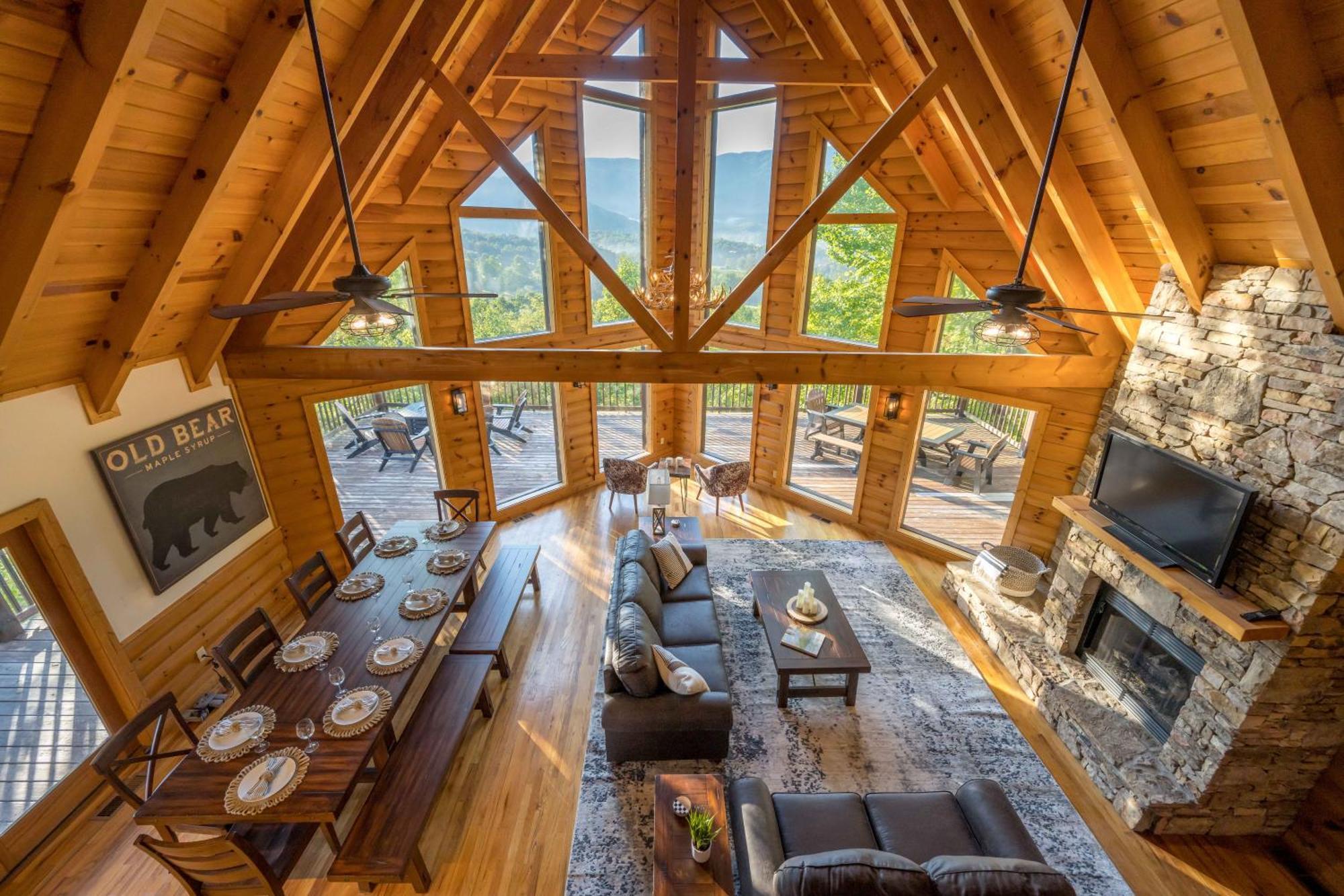 Breathtaking 5-bedroom Getaway With Game Room, Hot Tub, And Theatre * Pigeon Forge