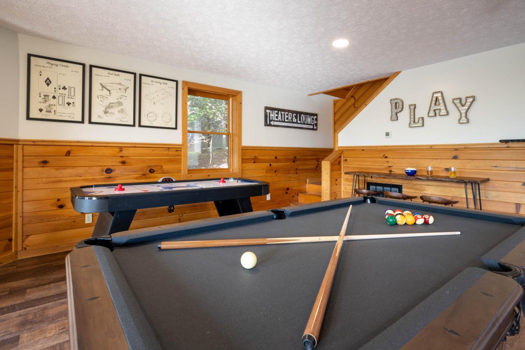 Breathtaking 5-bedroom Getaway With Game Room, Hot Tub, And Theatre Pigeon Forge