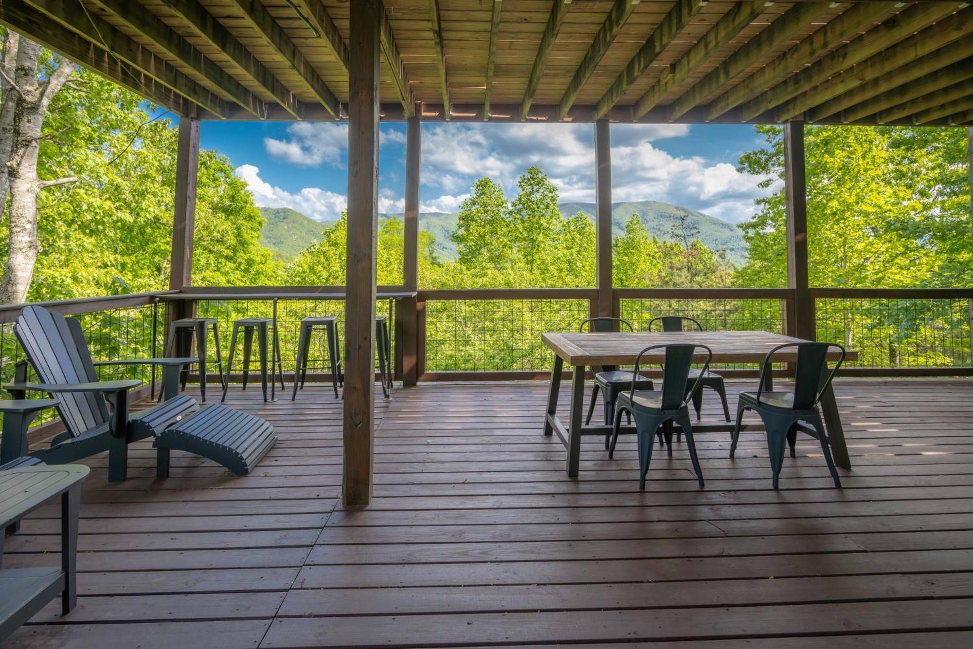 Breathtaking 5-bedroom Getaway With Game Room, Hot Tub, And Theatre