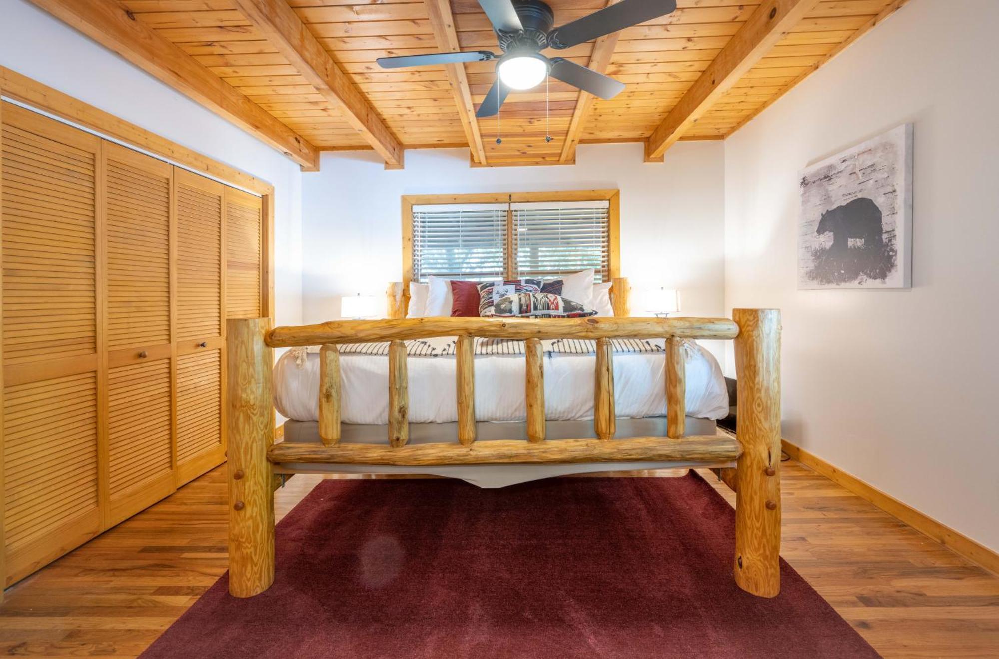 Holiday home Breathtaking 5-bedroom Getaway With Game Room, Hot Tub, And Theatre *