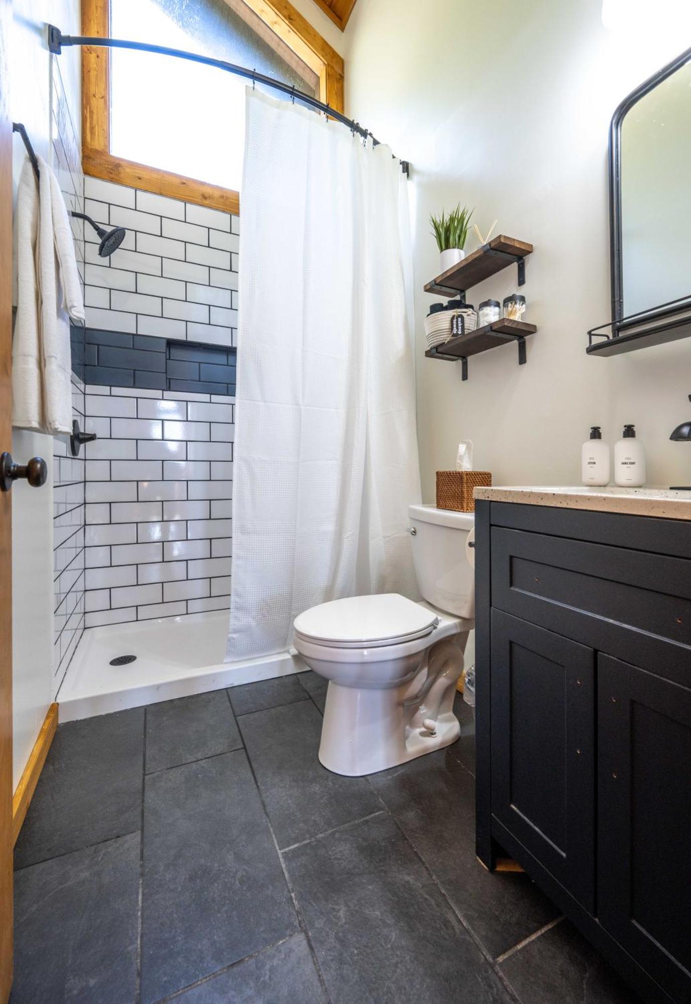 Breathtaking 5-bedroom Getaway With Game Room, Hot Tub, And Theatre Holiday home Pigeon Forge