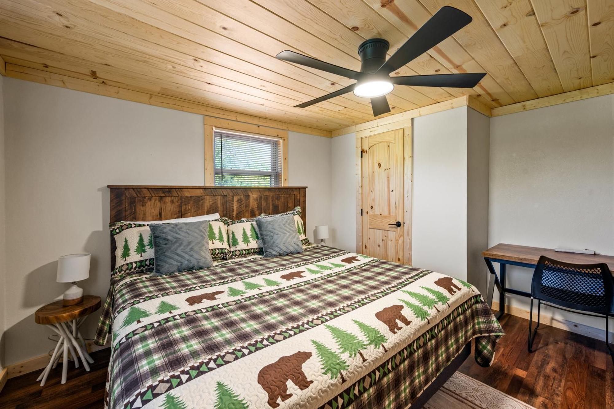 Location, Hot Tub, Theater, Grill, Ez Roads