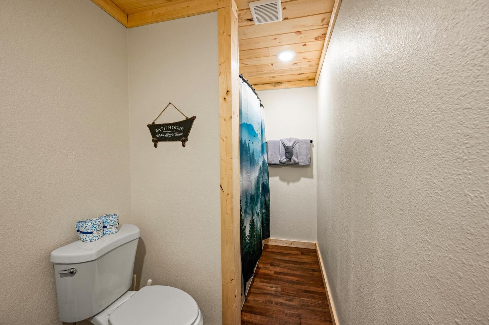 Location, Hot Tub, Theater, Grill, Ez Roads Holiday home Pigeon Forge