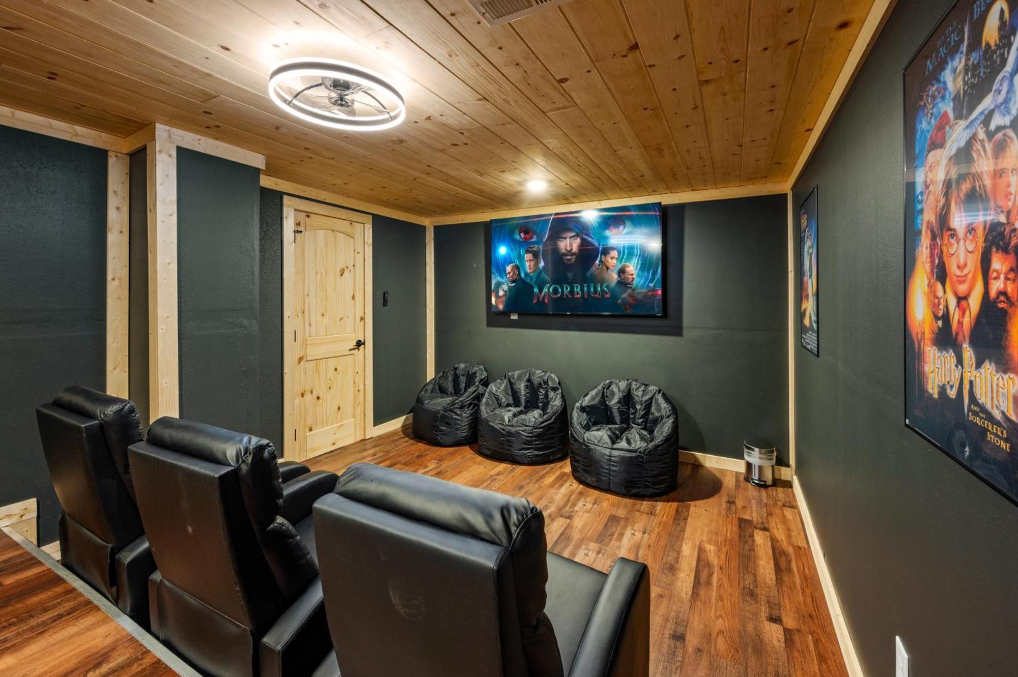 Location, Hot Tub, Theater, Grill, Ez Roads Holiday home