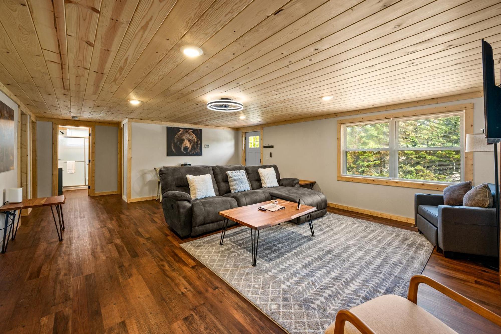 Holiday home Location, Hot Tub, Theater, Grill, Ez Roads