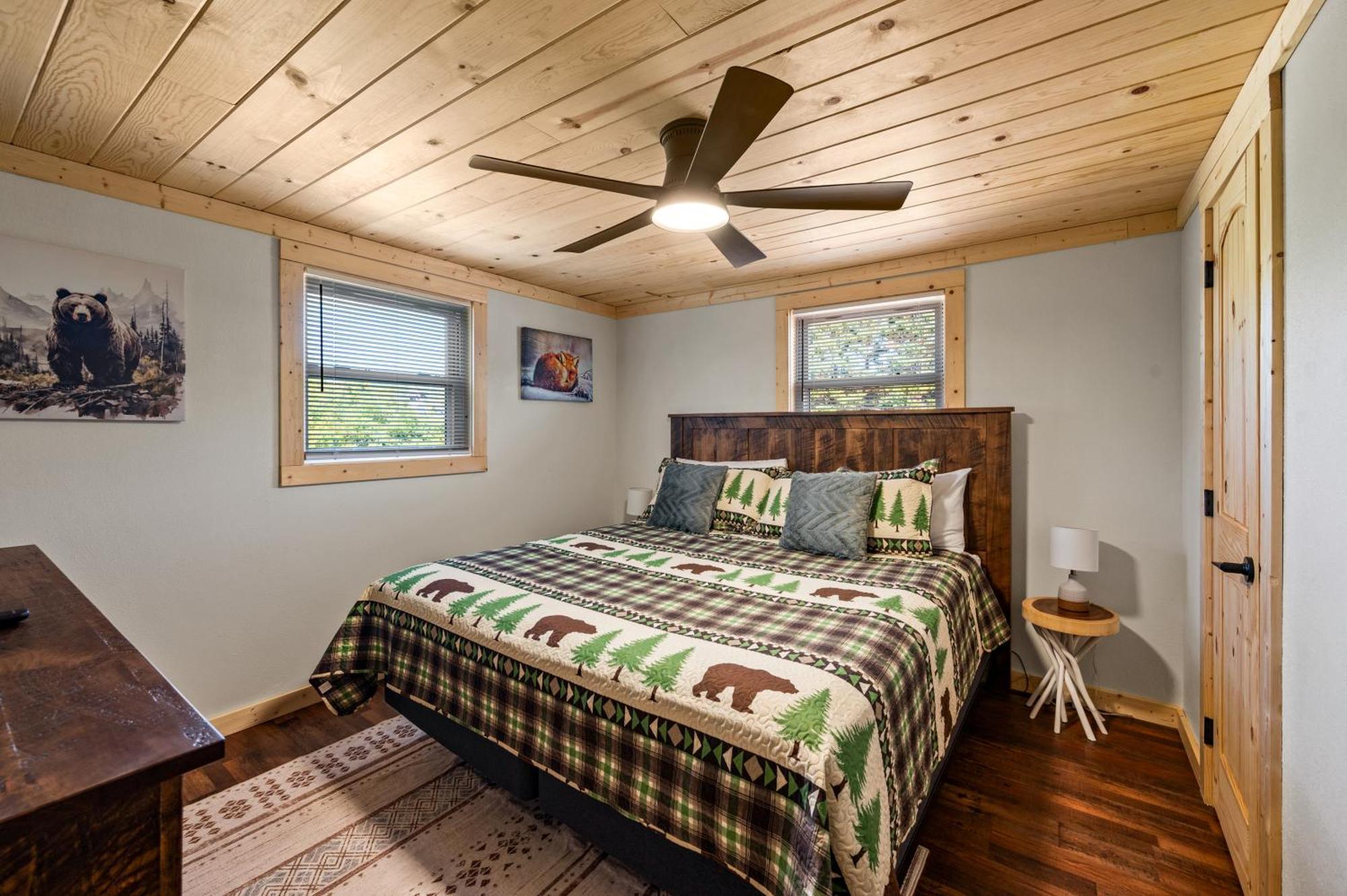 Holiday home Location, Hot Tub, Theater, Grill, Ez Roads *