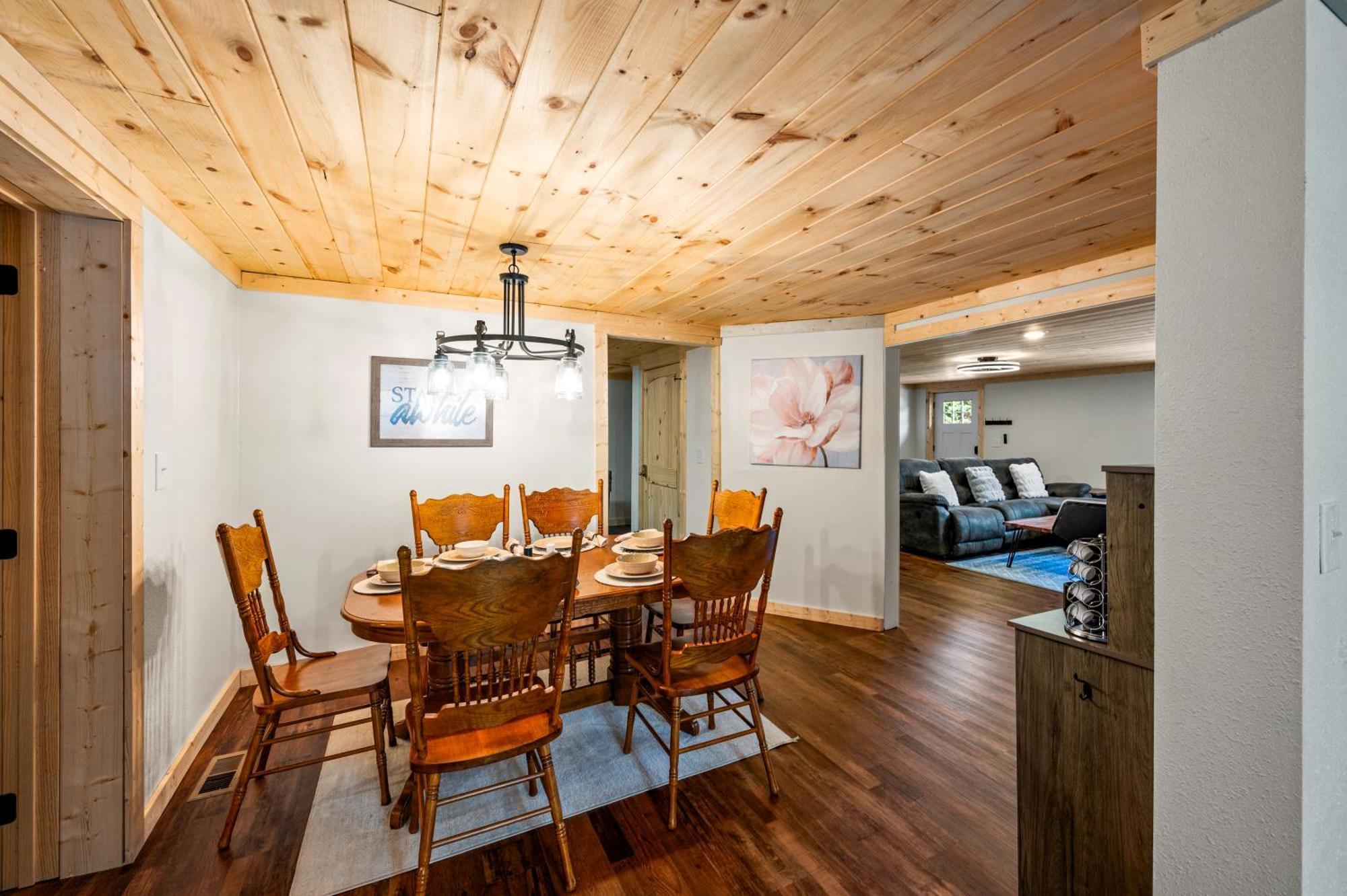 Holiday home Location, Hot Tub, Theater, Grill, Ez Roads *