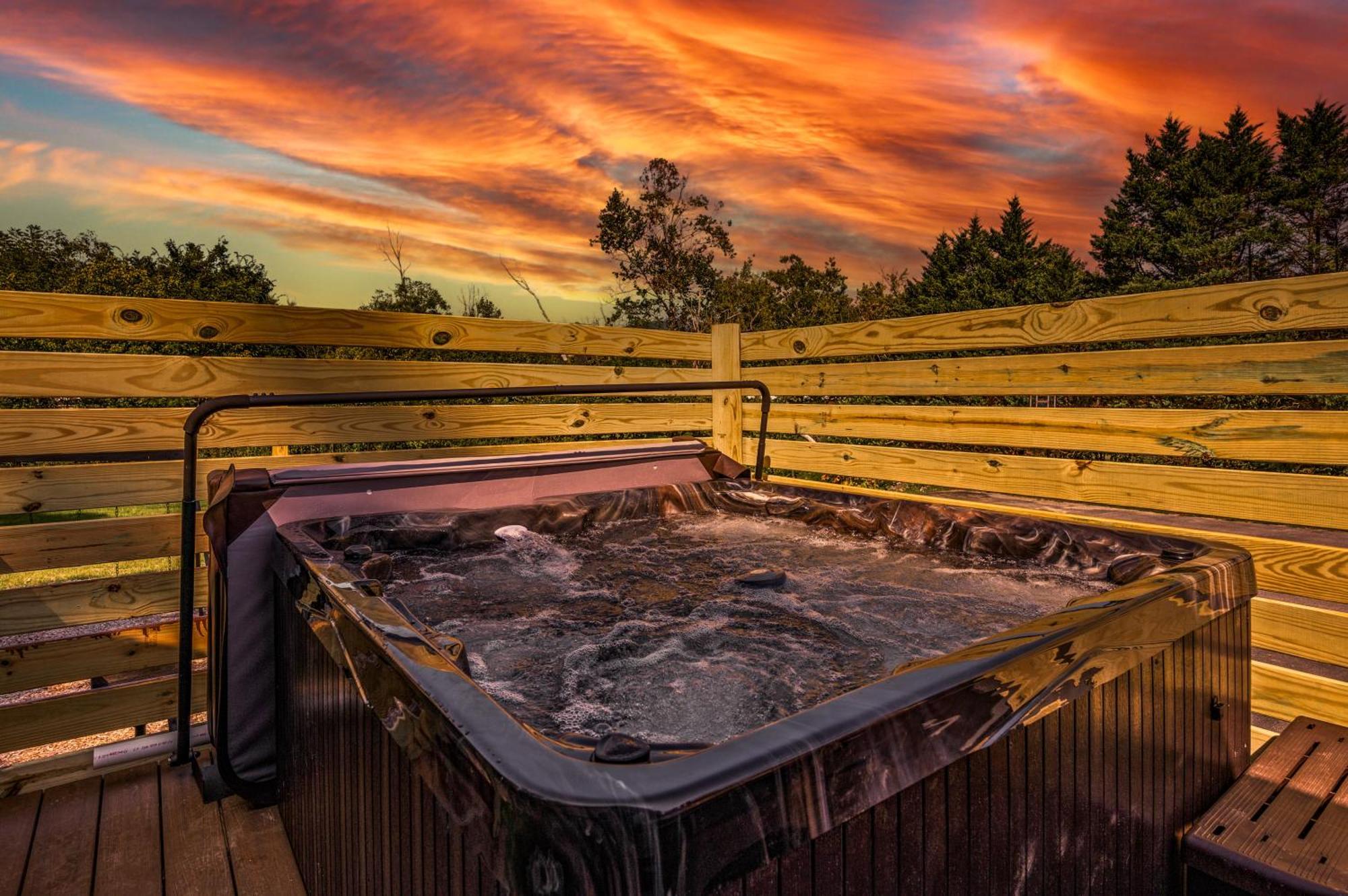 Location, Hot Tub, Theater, Grill, Ez Roads Pigeon Forge
