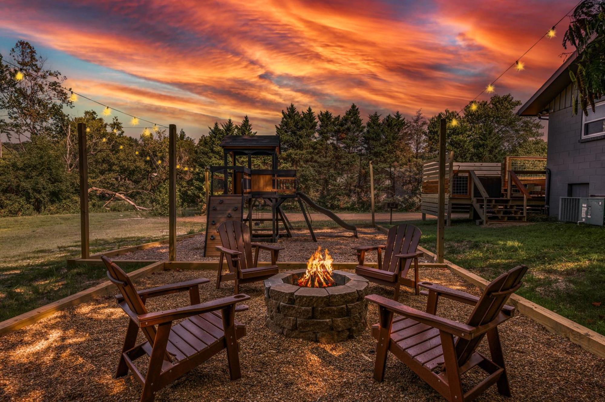 Holiday home Location, Hot Tub, Theater, Grill, Ez Roads