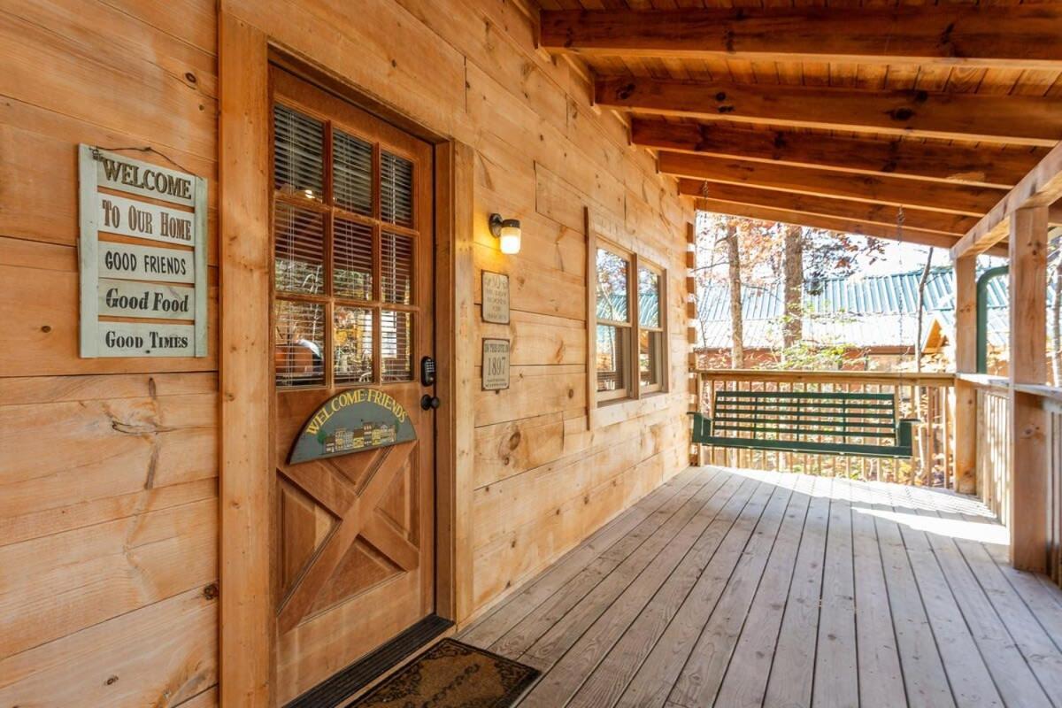 Holiday home 1 Mile To Dollywood 7 Miles To Gburg Hottub Rustic Pigeon Forge