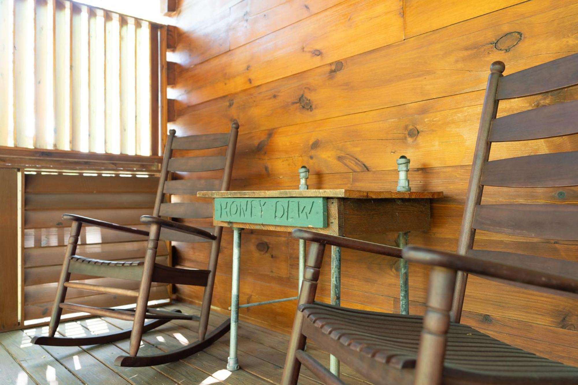 1 Mile To Dollywood 7 Miles To Gburg Hottub Rustic Holiday home Pigeon Forge