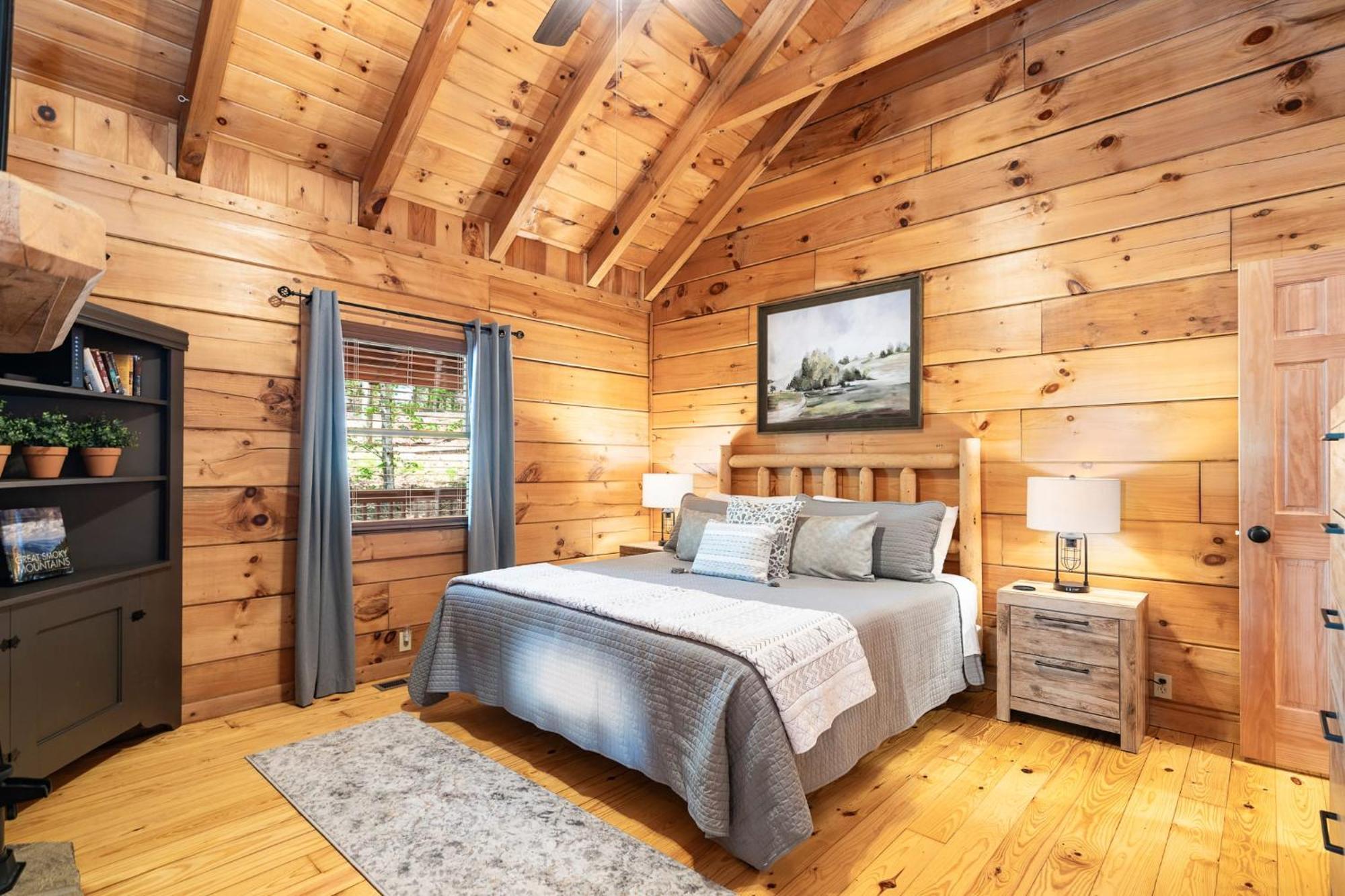 Holiday home 1 Mile To Dollywood 7 Miles To Gburg Hottub Rustic