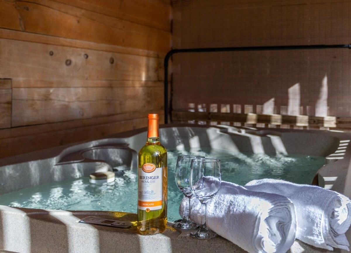 1 Mile To Dollywood 7 Miles To Gburg Hottub Rustic *