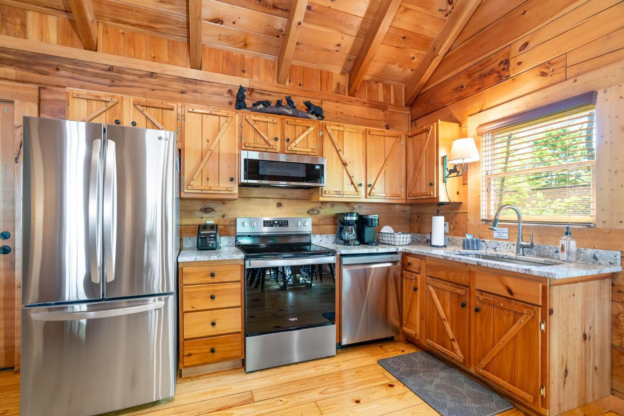 1 Mile To Dollywood 7 Miles To Gburg Hottub Rustic Holiday home