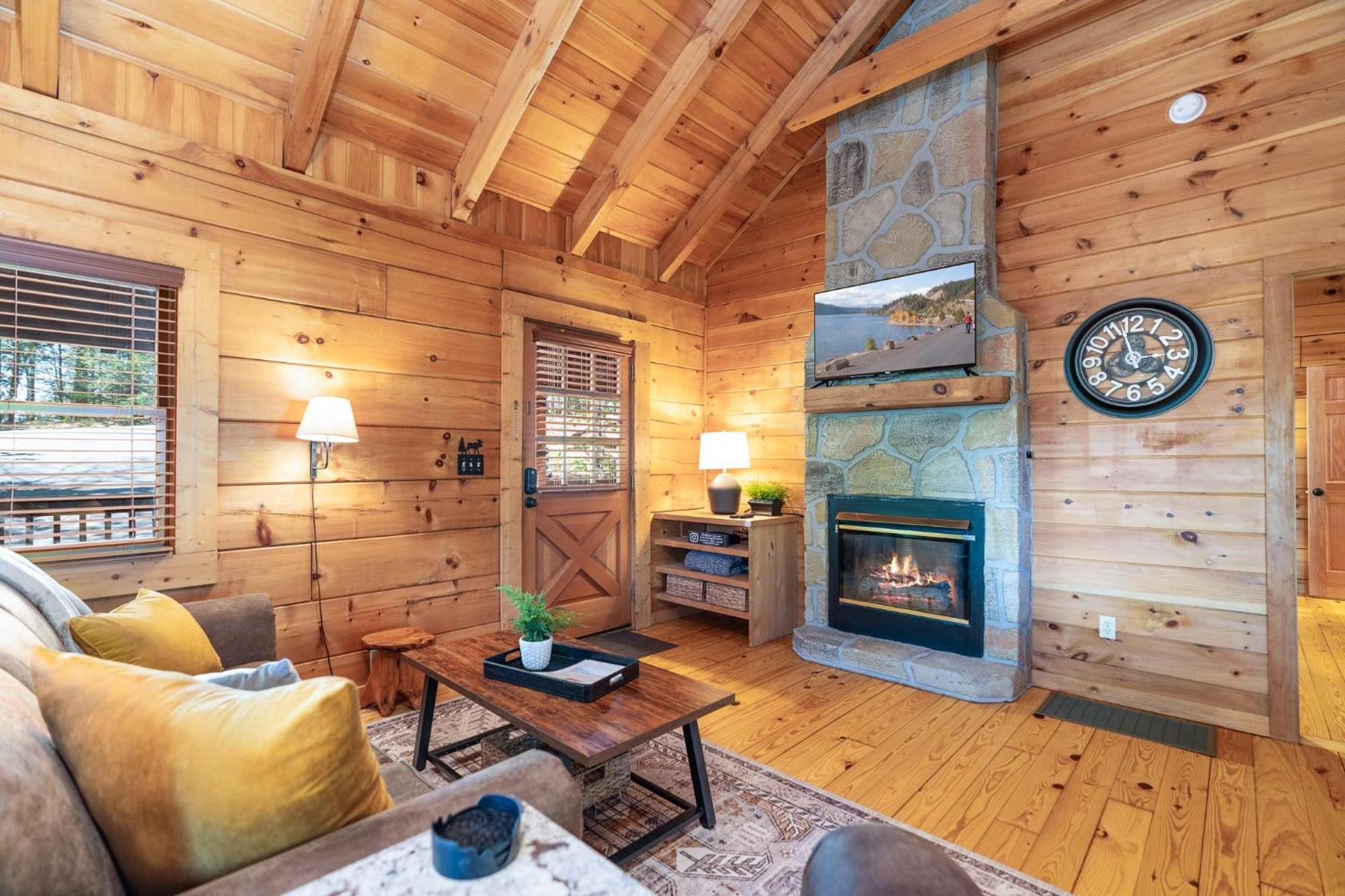 1 Mile To Dollywood 7 Miles To Gburg Hottub Rustic * Pigeon Forge