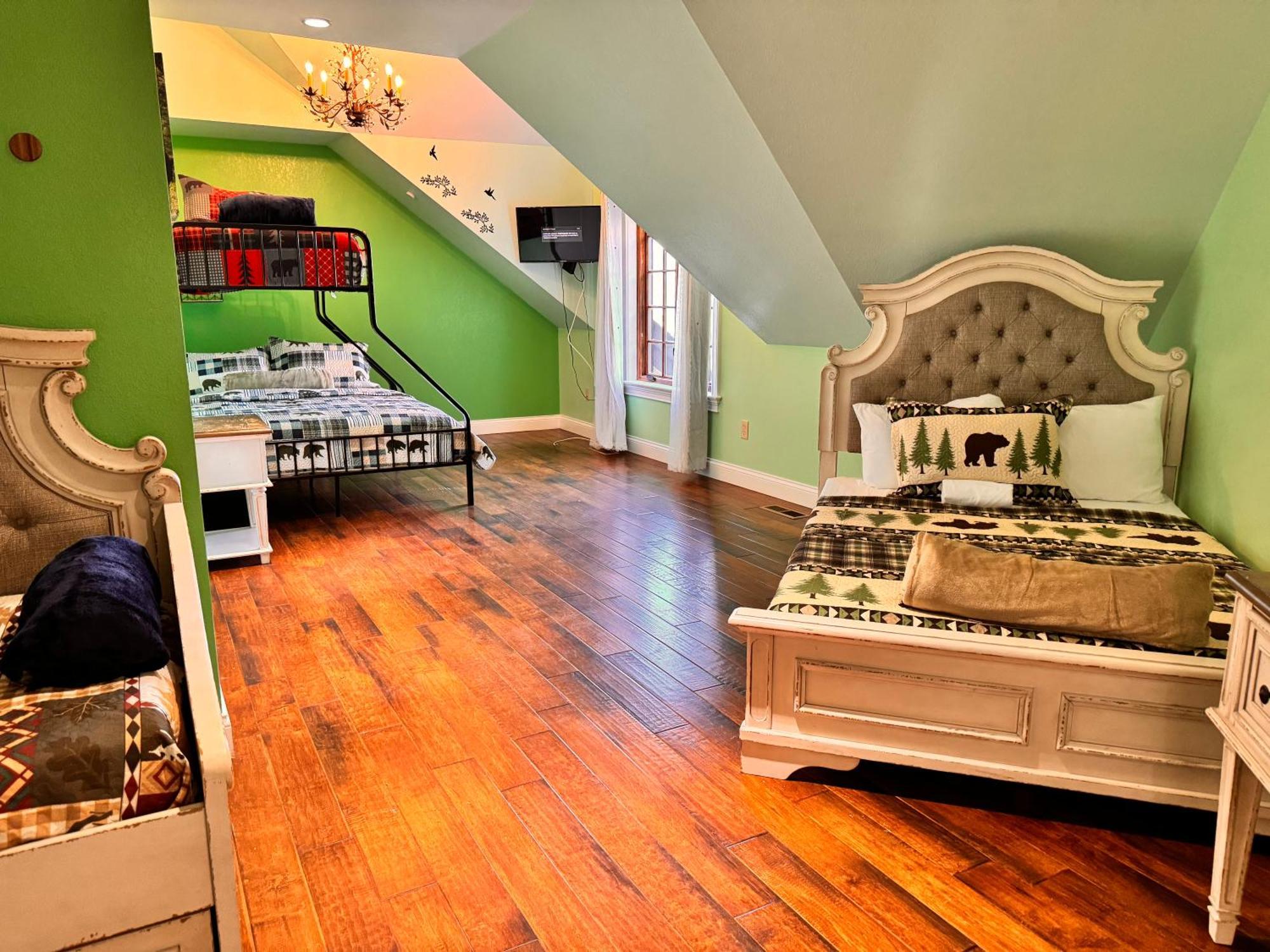 Smoky - Glowing Twilight Holiday home Pigeon Forge