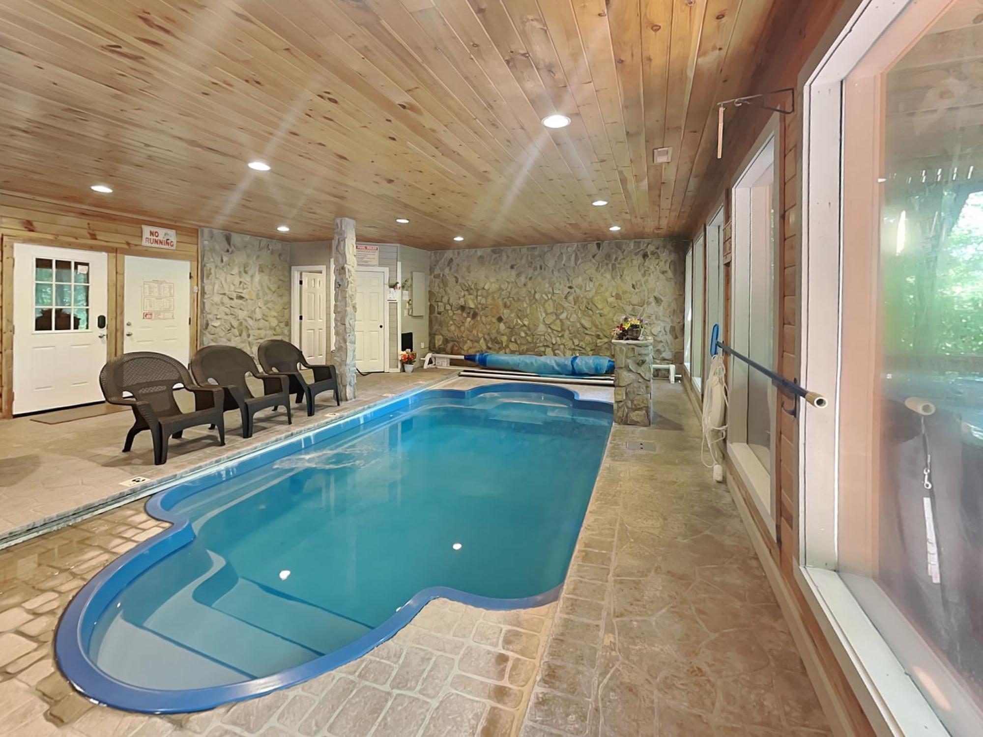 Holiday home Splashing Sunrise, 2 Bedrooms, Private Pool, Arcade, Hot Tub, Sleeps 6 *