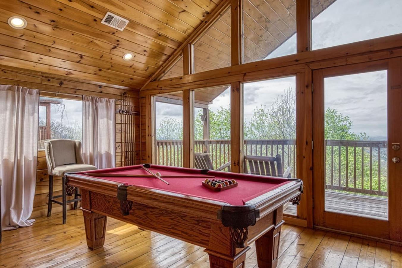 Holiday home Amazing Views, Pool, Hot Tub, Pool Table, Arcade Pigeon Forge