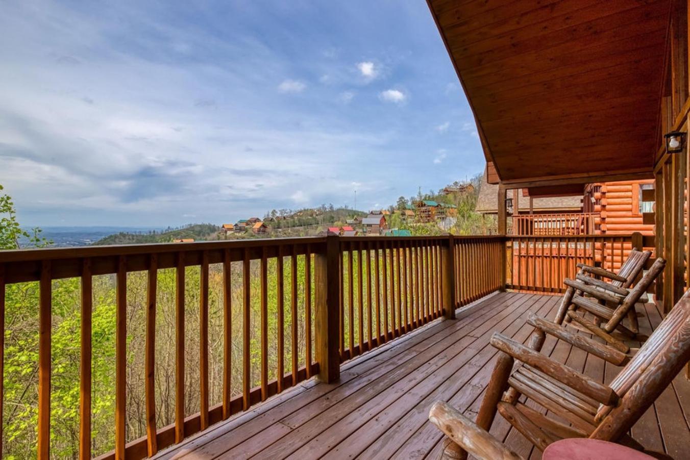 Amazing Views, Pool, Hot Tub, Pool Table, Arcade *