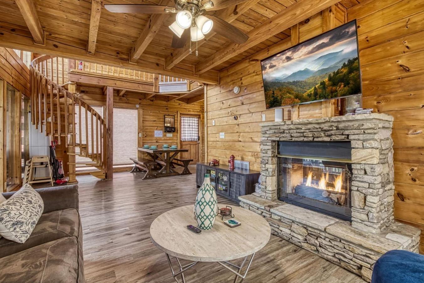 Amazing Views, Pool, Hot Tub, Pool Table, Arcade Holiday home Pigeon Forge