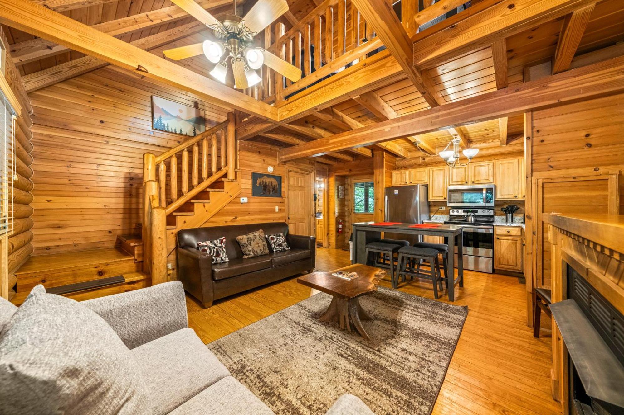 Alpenhaus Cozy Log - 2 Bedrooms, Hot Tub, Amazing Location! Holiday home Pigeon Forge