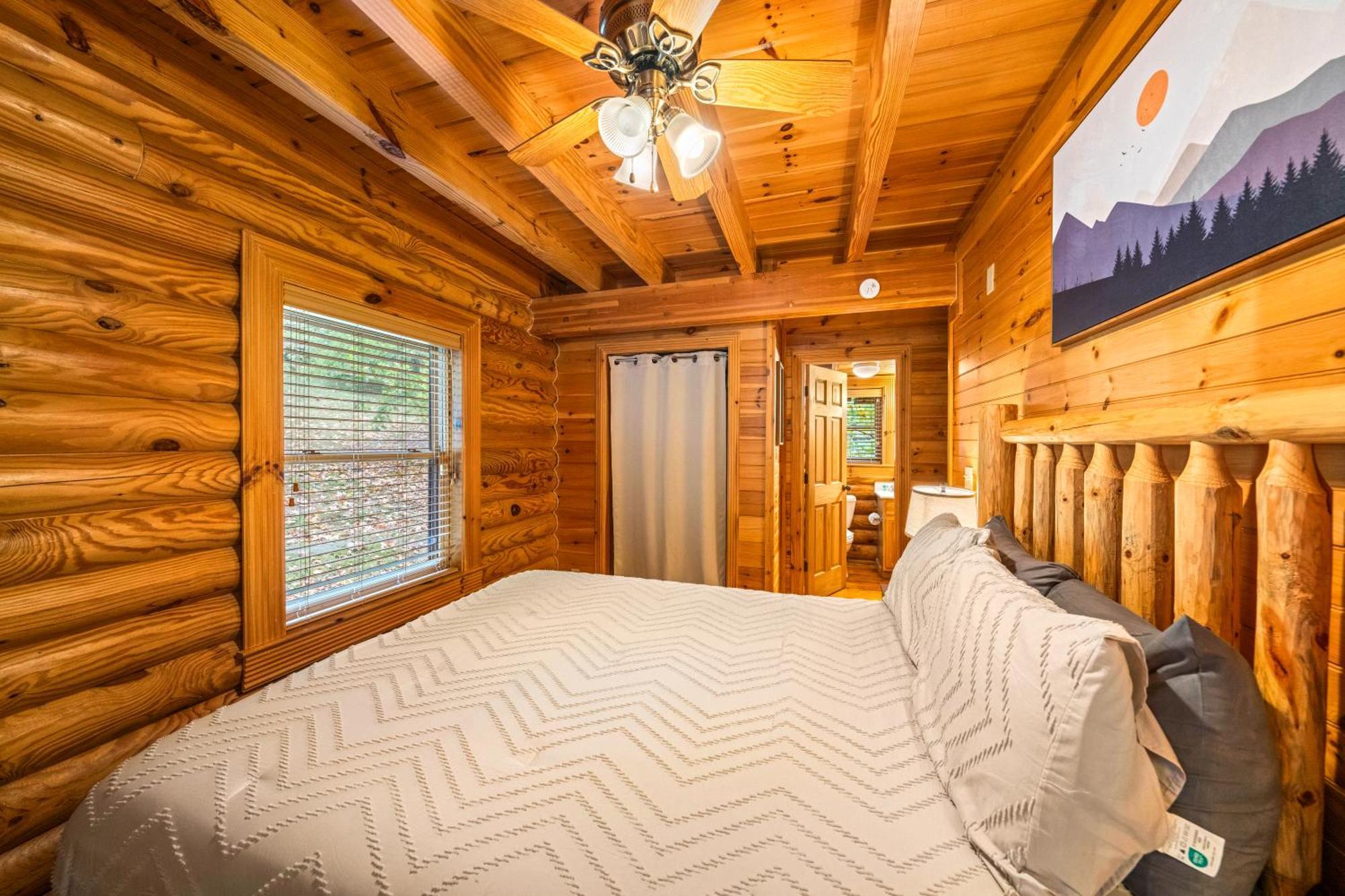 Holiday home Alpenhaus Cozy Log - 2 Bedrooms, Hot Tub, Amazing Location! Pigeon Forge