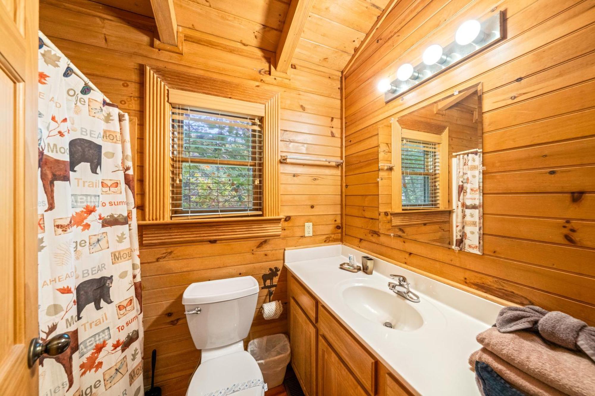 Alpenhaus Cozy Log - 2 Bedrooms, Hot Tub, Amazing Location! Holiday home Pigeon Forge