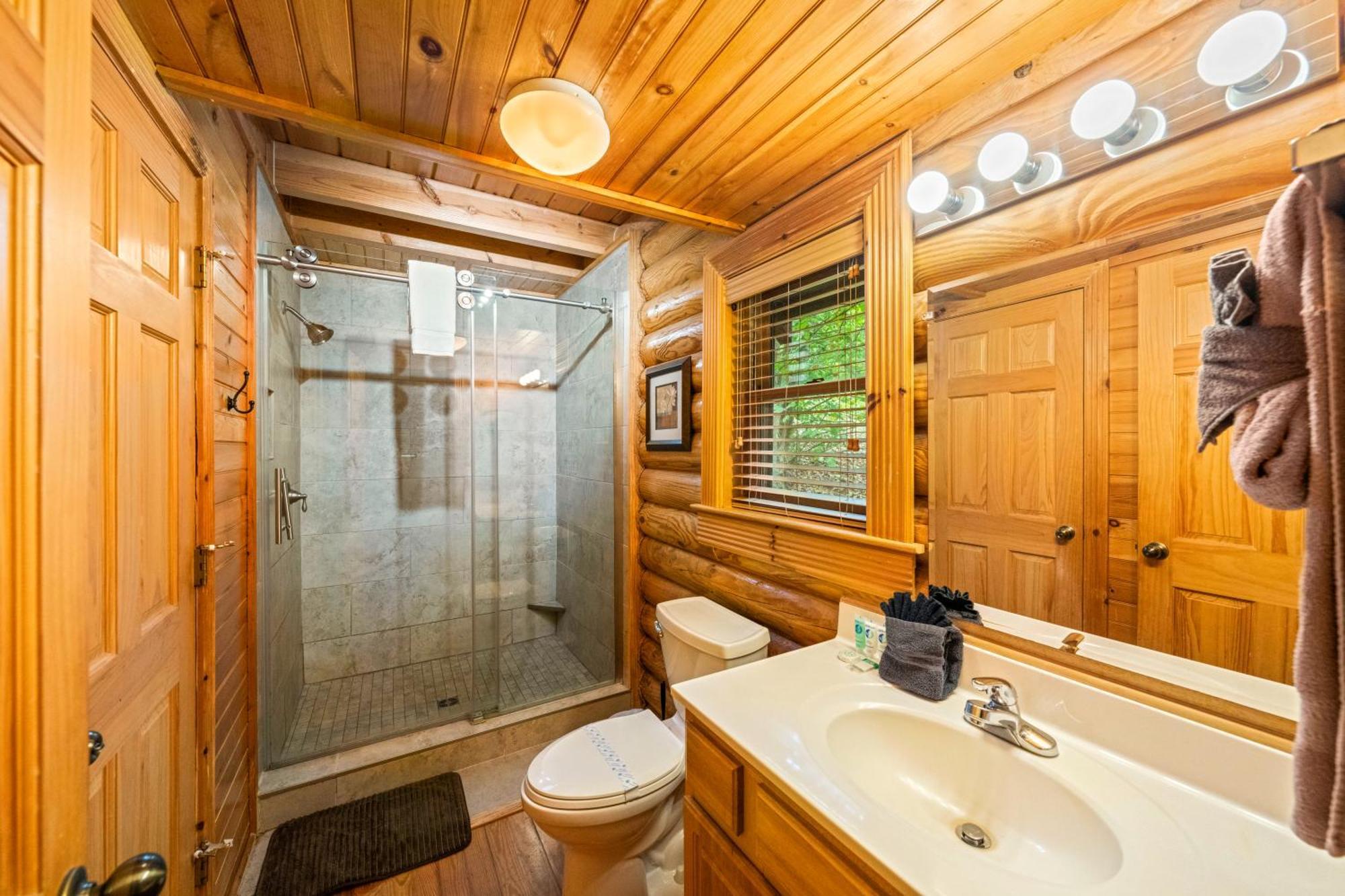 Holiday home Alpenhaus Cozy Log - 2 Bedrooms, Hot Tub, Amazing Location! Pigeon Forge