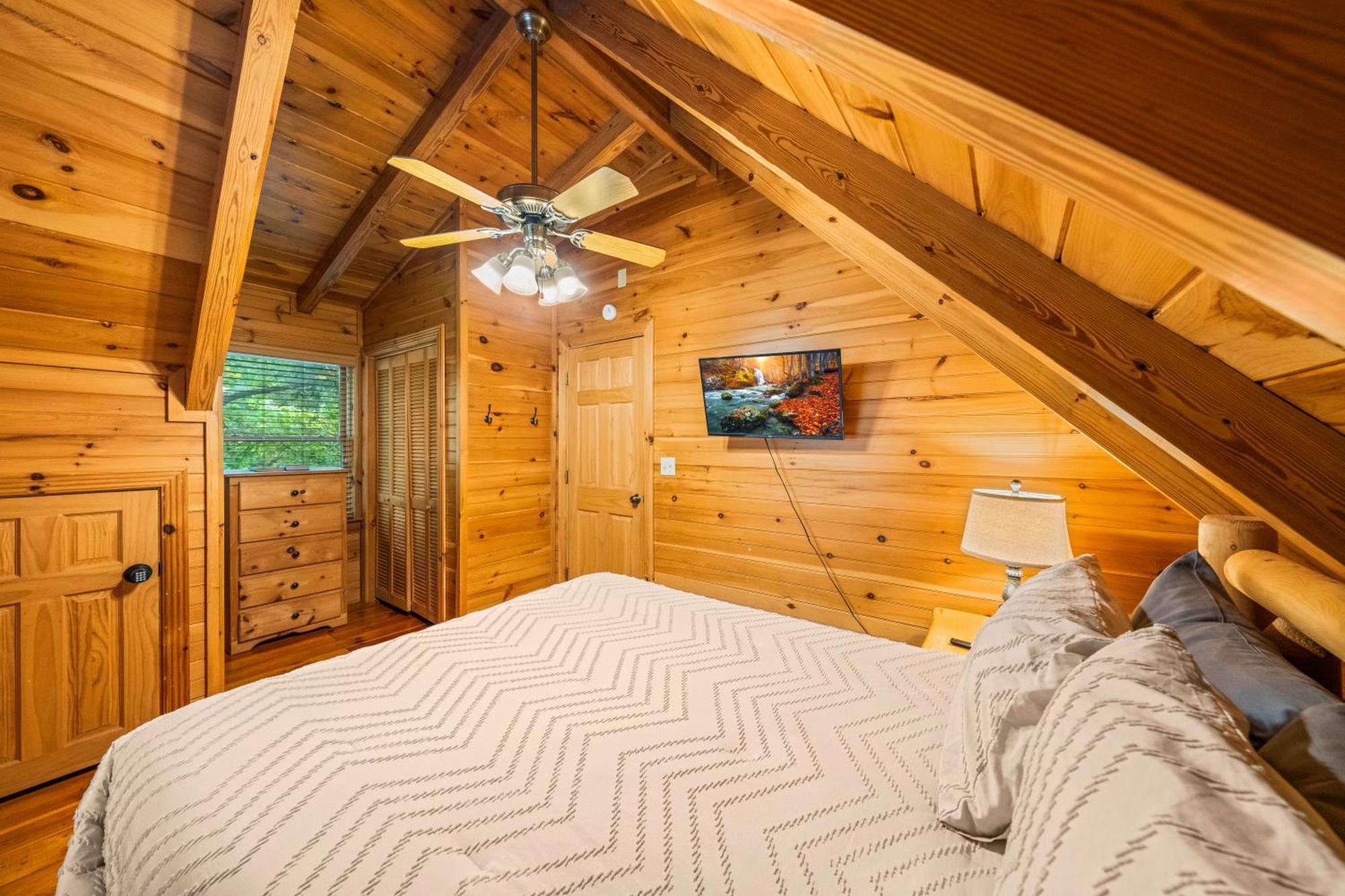 Holiday home Alpenhaus Cozy Log - 2 Bedrooms, Hot Tub, Amazing Location!