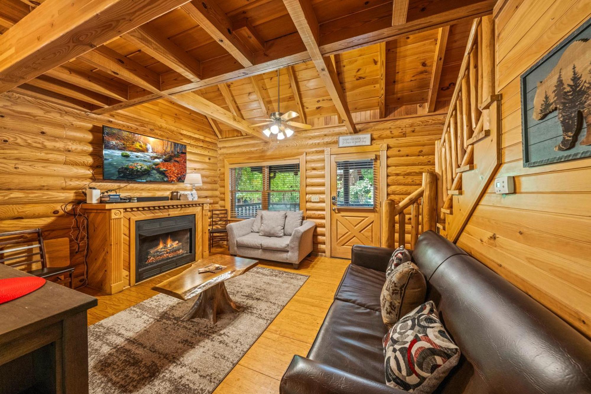 Holiday home Alpenhaus Cozy Log - 2 Bedrooms, Hot Tub, Amazing Location! Pigeon Forge