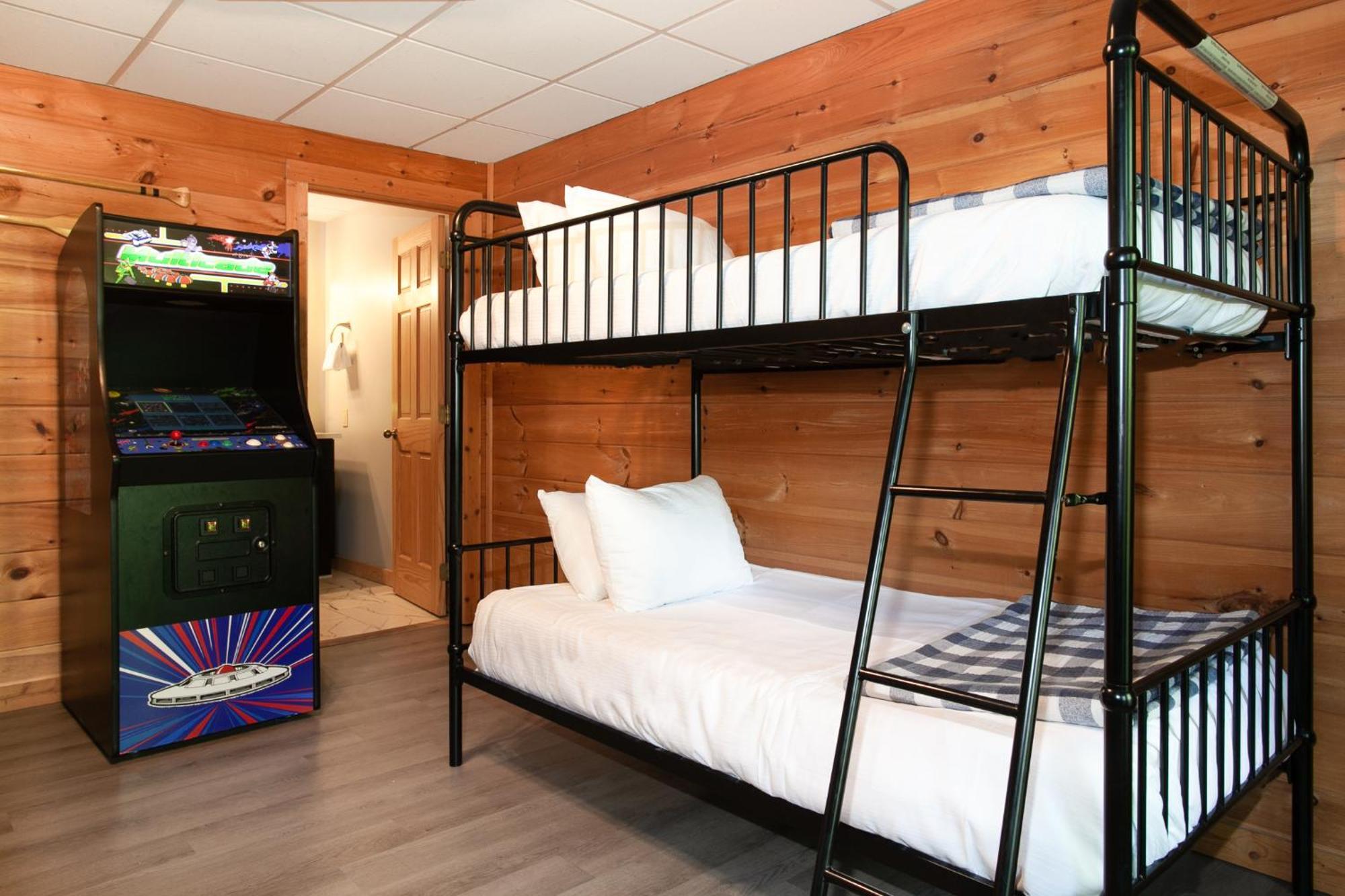 Holiday home Moose Tracks Hot Tub Arcade Board Games *