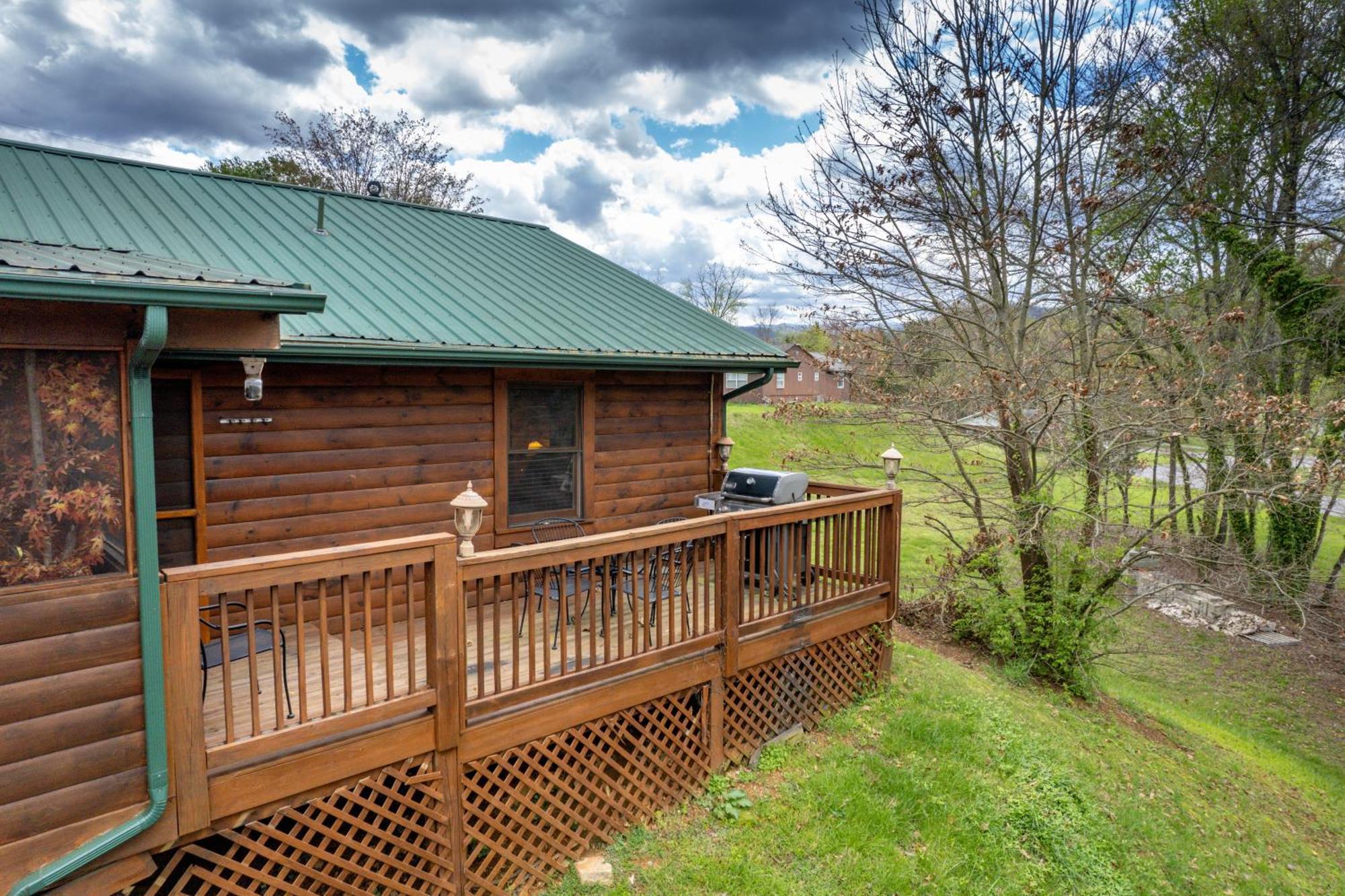 6br W Outdoor Pool Just 3 Min To Pigeon Forge! Free Attraction Tickets Gameroom Hot Tub *