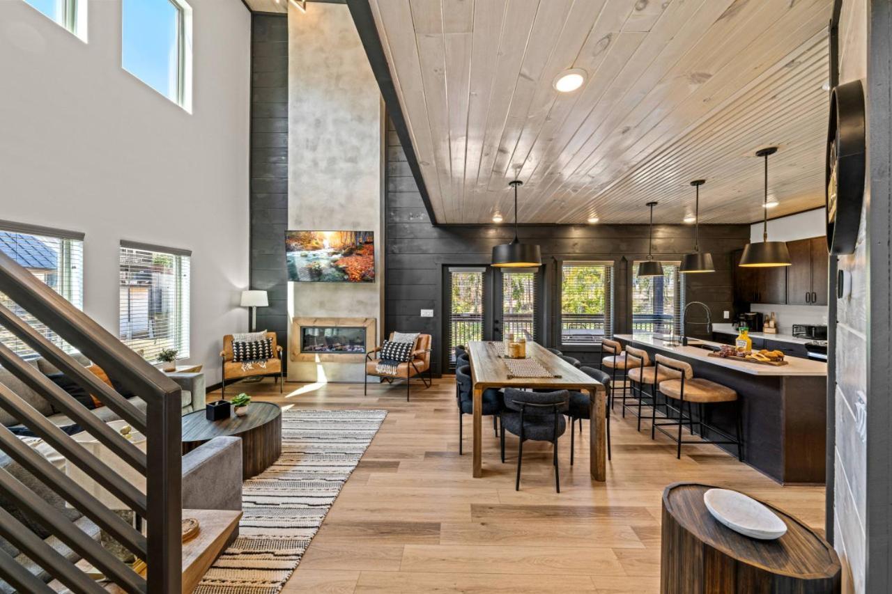 Parkway Pool Retreat Hot Tub Foosball Arcade Holiday home