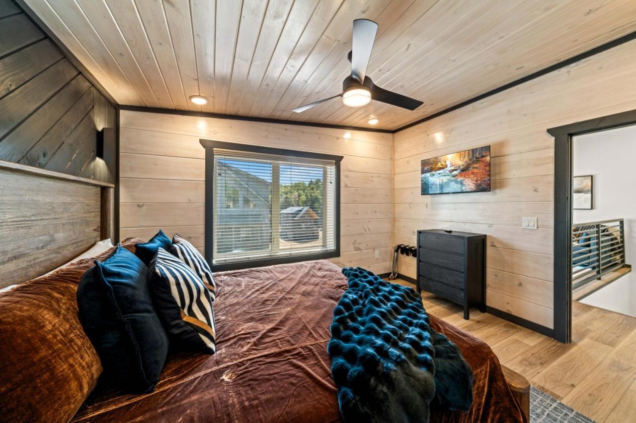 Parkway Pool Retreat Hot Tub Foosball Arcade Holiday home Pigeon Forge